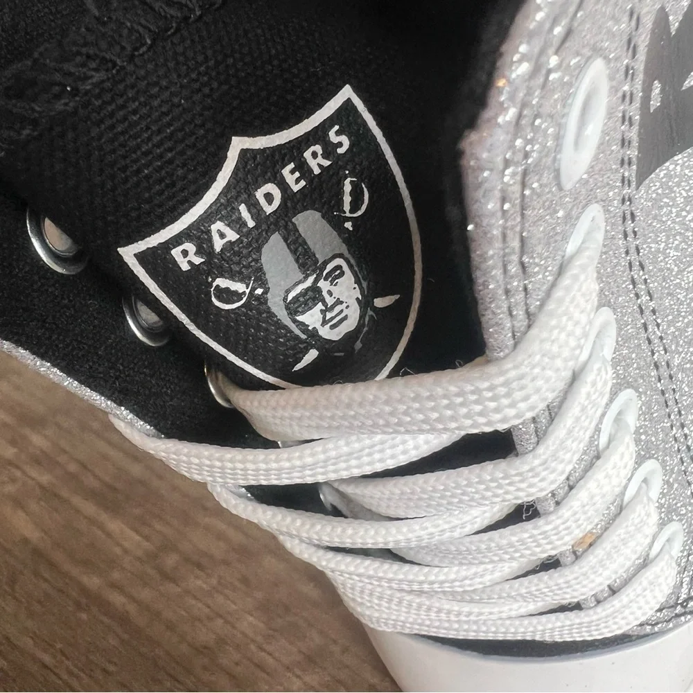 FOCO NEW Women's Las Vegas Raiders Glitter Low Top Shoe Size 9 #B1631